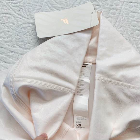 Fabletics PureLuxe High-Waisted Iridescent 7/8 Legging, Pearlescent Ivory - Picture 6 of 6